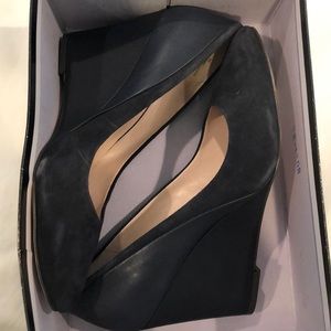 NIB Nine West wedges in navy size 9